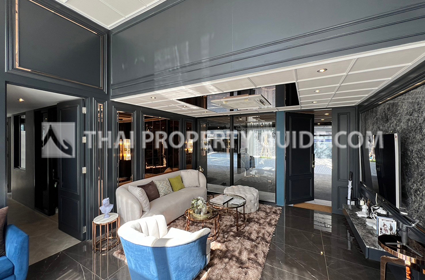 House with Private Pool in Srinakarin 